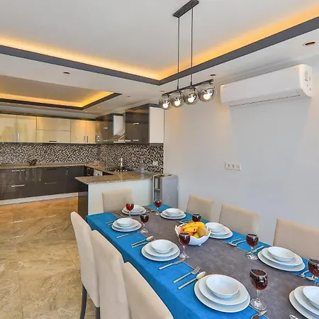 5 Bedroom Luxury With Private Pool *