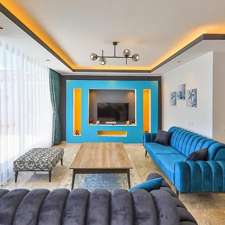 5 Bedroom Luxury With Private Pool *