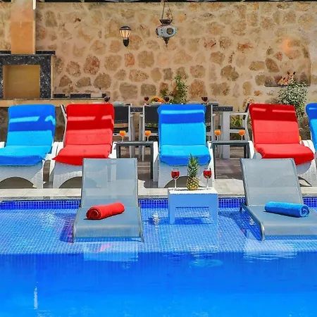 5 Bedroom Luxury With Private Pool *