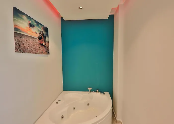 5 Bedroom Luxury With Private Pool فيلة *