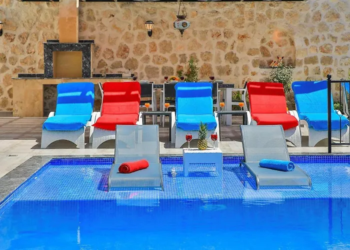 5 Bedroom Luxury With Private Pool *