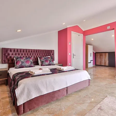 5 Bedroom Luxury With Private Pool Villa *